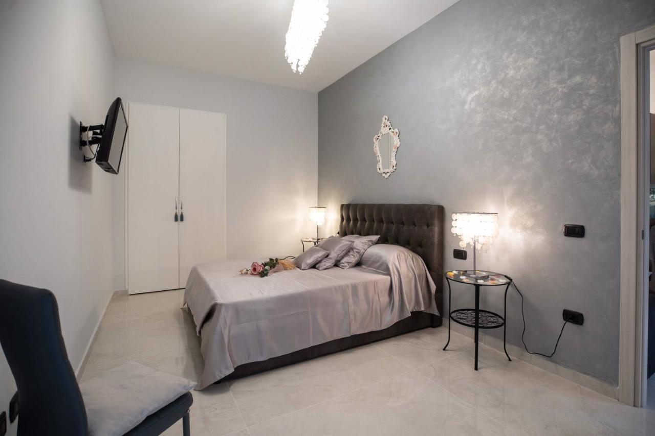 Apartamento New In!Amalie At Santa Lucia Nápoles Exterior foto